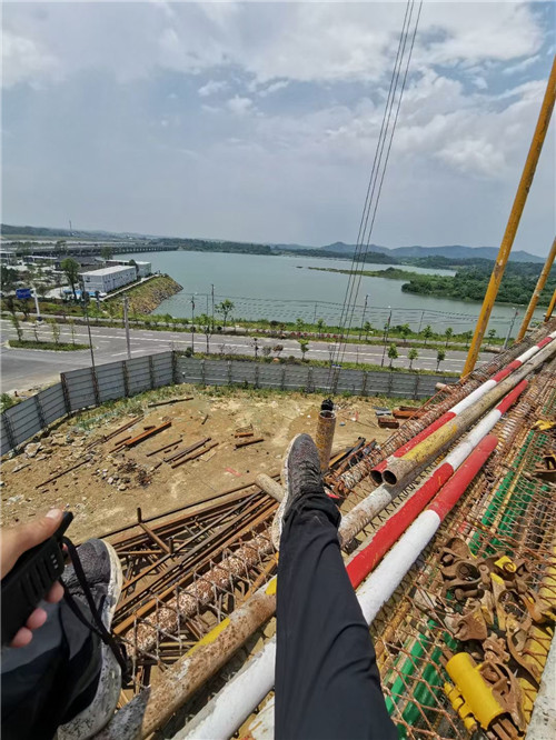 盐山县作业中发生设备损坏或人员意外，责任怎么划分？