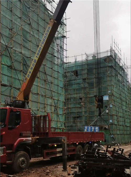 盐山县“慢工细活”—— 吊车的 “微动控制” 技术