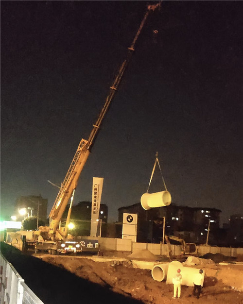 盐山县“弯臂矫正”—— 吊车的 “形变补偿” 技术